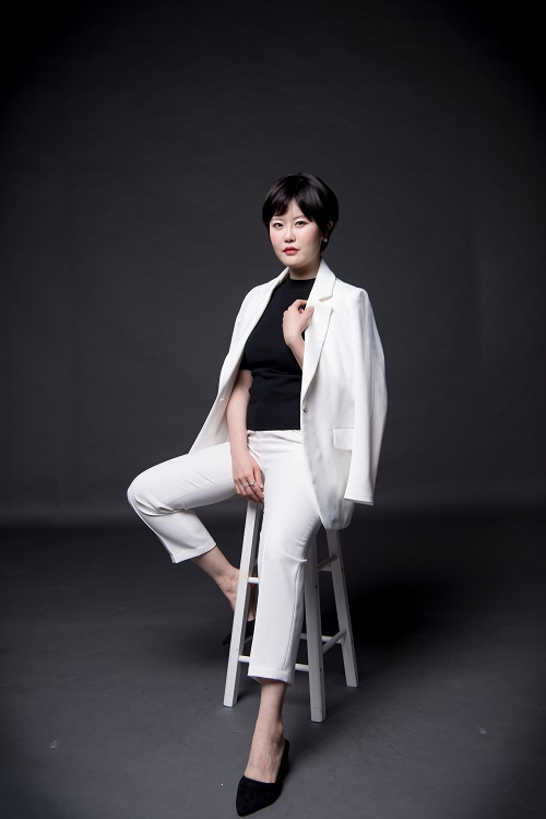 Jina Kim, 연예인들의 메이크업 뒤 숨겨진 고수 53-Image